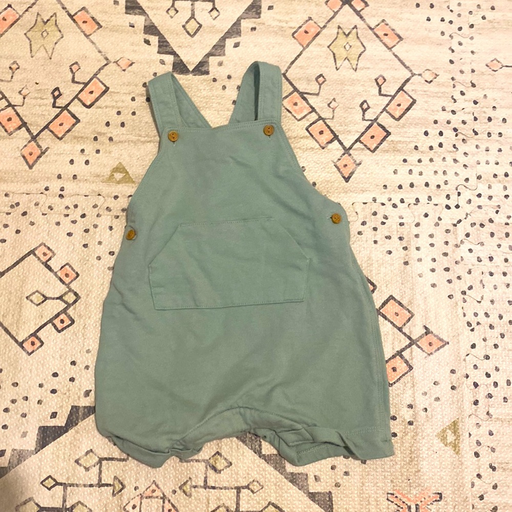 H&am Gender Neutral shortall 6 months